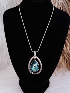 Vintage Silvertone Aqua Teardrop Floating Pendant Snake Chain Necklace